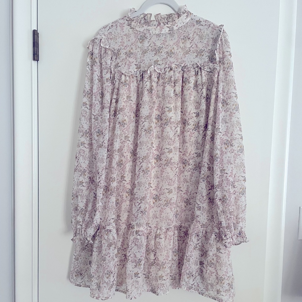 Mini floral dress with long sleeves